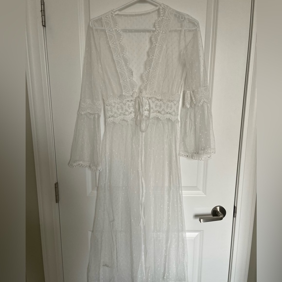 Lace white bathing suit beach cover - Picture 1 of 4